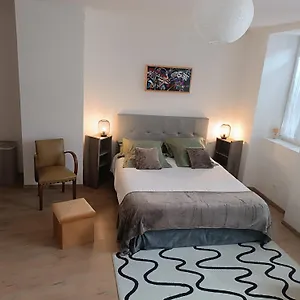 De L'oustal Appartement